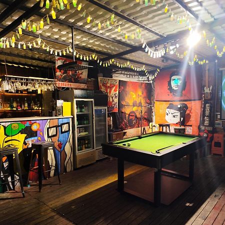 Showbiz Hostel Yangshuo Buitenkant foto