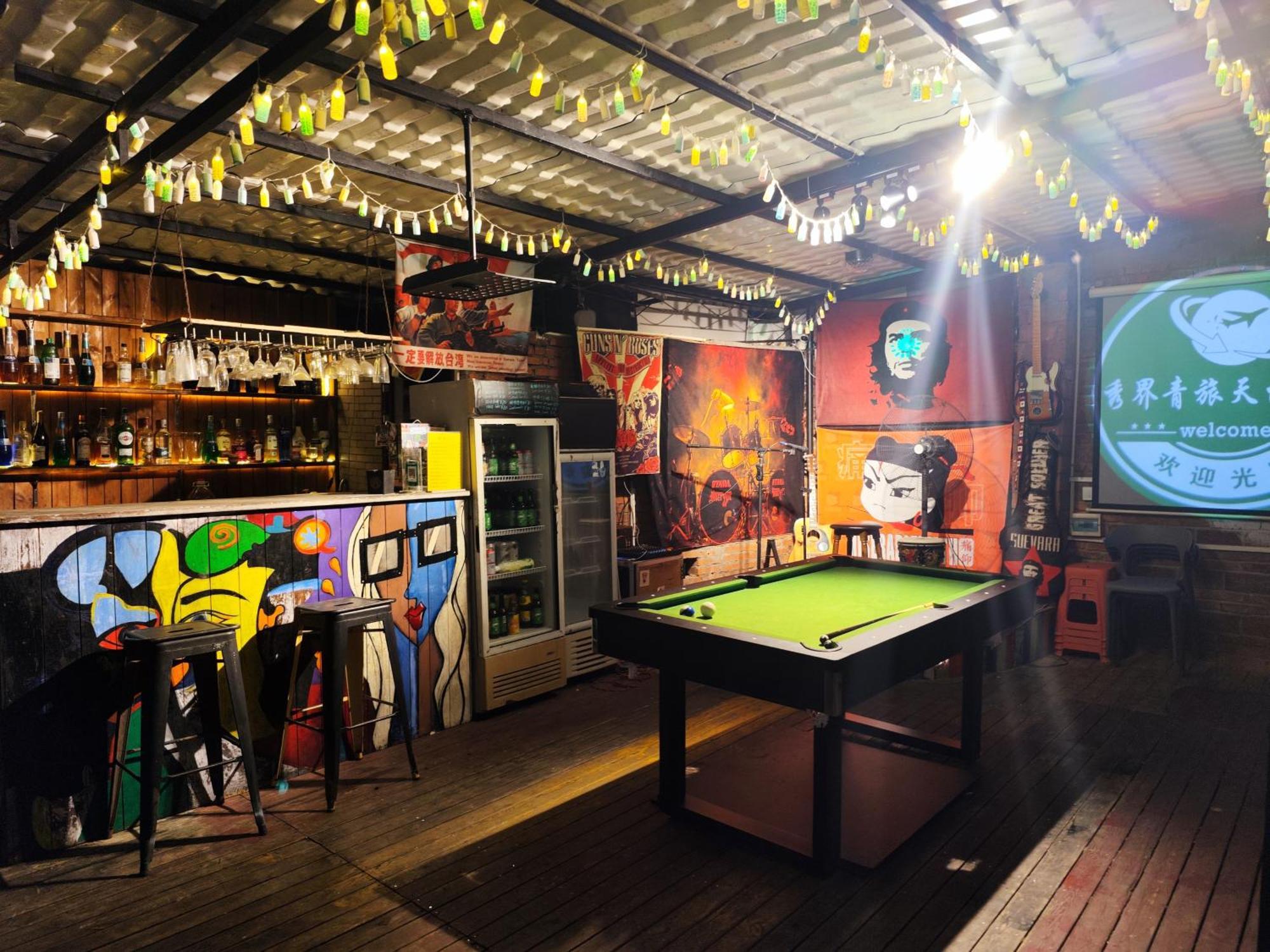 Showbiz Hostel Yangshuo Buitenkant foto